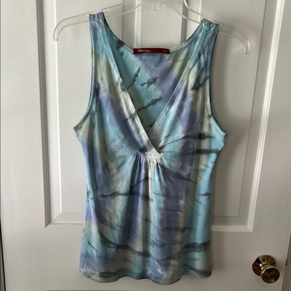 Chic Tie-Dye Tank Top - Blue and White